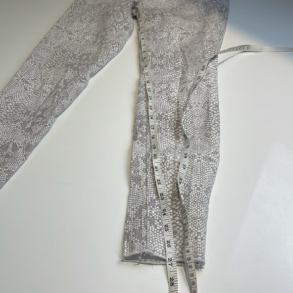 Denim Forum Aritzia The Lola High Rise Skinny Crop Jeans Snake Skin Size 26 - Picture 10 of 11